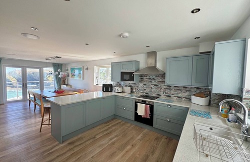 Portreath House | Beach Front 5 Star Dog Friendly Home with Amazing Sea Views & Outdoor Kitchen