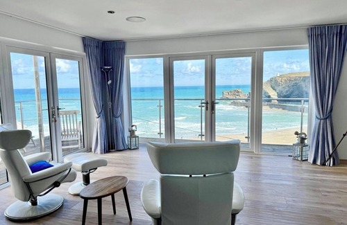 Portreath House | Beach Front 5 Star Dog Friendly Home with Amazing Sea Views & Outdoor Kitchen