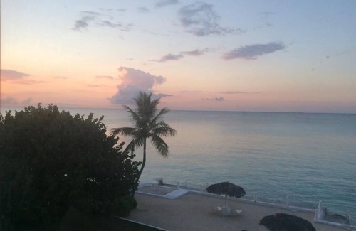 Nassau Apartment | Beach front apartment with garden and direct access to a private beach and