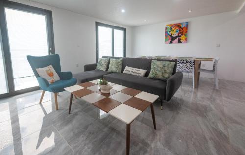 Simpson Bay Apartment | Beach Front Condos
