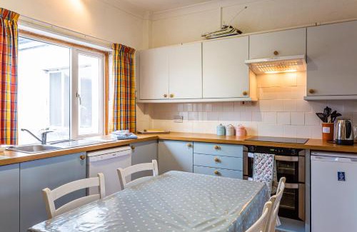Brodick Apartment | Beach Front Flat, Brodick