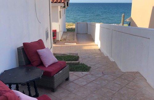 Las Conchas Apartment | Beach front getaway at Mid-Tide