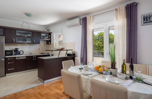 Kastel Novi House | Beach front home in Kastel Novi