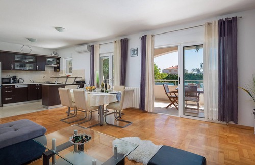 Kastel Novi House | Beach front home in Kastel Novi