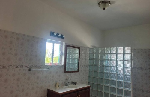 San Pedro Resort | Beach front in wonderful San Pedro with WiFi AC, pool, fitness room, kitchenette