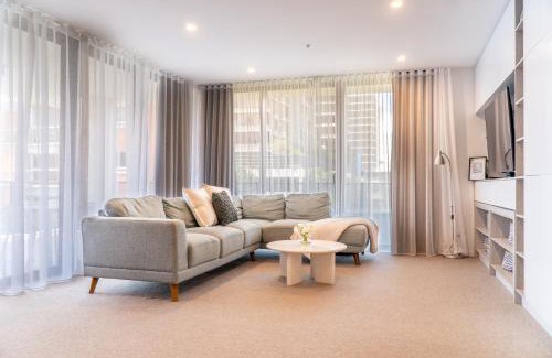 Burleigh Heads Apartment | Beach Front Luxury With Two Carparks, Pool, Gym