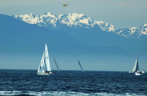Colwood House | BEACH FRONT OASIS 15 MINS FROM DOWNTOWN VICTORIA