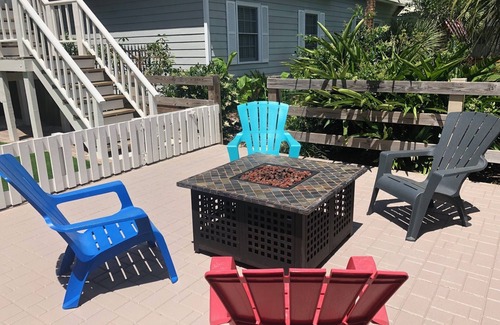 Saint Simons Island Condo | Beach Getaway - Less than two blocks to the beach