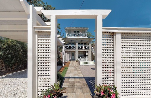 Saint Simons Island Condo | Beach Getaway - Less than two blocks to the beach