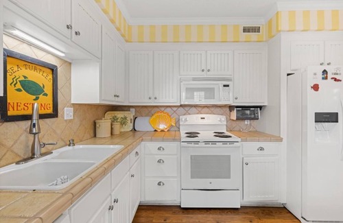 Georgetown County Condo | Beach & Golf Escape 2 Bdrm End Unit 3rd Flr