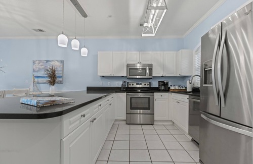Central Myrtle Beach Condo | Beach & golf! Perfect location for all activities