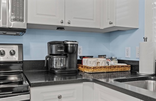 Central Myrtle Beach Condo | Beach & golf! Perfect location for all activities