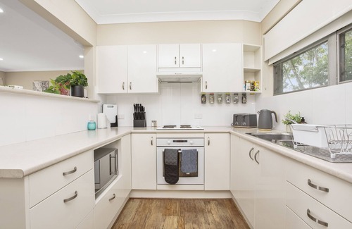 The Hill Apartment | Beach Haven on The Hill