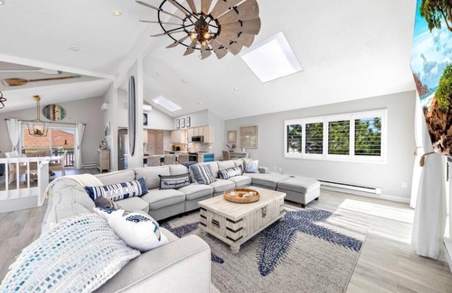Peahala Park House | Beach Haven Park 4 Bed, 2.5 Bath Reverse Living, Beach Block, Heated Pool