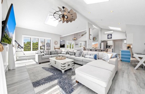 Peahala Park House | Beach Haven Park 4 Bed, 2.5 Bath Reverse Living, Beach Block, Heated Pool
