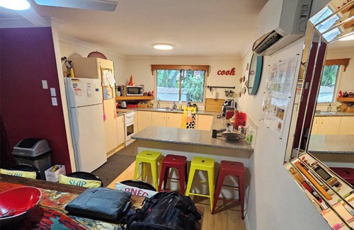 Brisbane Waterfront House | Beach Holiday Home on Coochiemudlo Island with large yard and unlimited WiFi