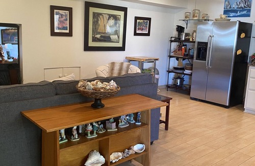 Gas Lamp Section Apartment | Beach Home 3 blocks to the white sand.please no children under the age of 7.