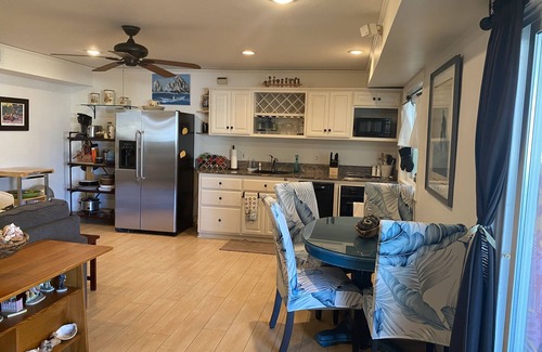 Gas Lamp Section Apartment | Beach Home 3 blocks to the white sand.please no children under the age of 7.