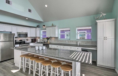 Port Bolivar House | Beach Home on Bolivar Peninsula with Patio!
