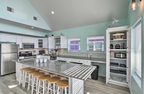 Port Bolivar House | Beach Home on Bolivar Peninsula with Patio!
