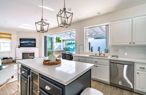 Encinitas House | Beach House, 1 Block to Sand! Sauna and 2 Suites