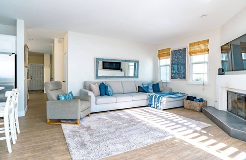 Encinitas House | Beach House, 1 Block to Sand! Sauna and 2 Suites