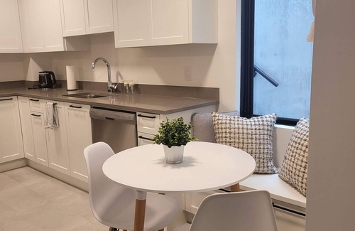 Dollarton Apartment | Beach House Deep Cove modern retreat. Private safe seaside waterfront retreat.