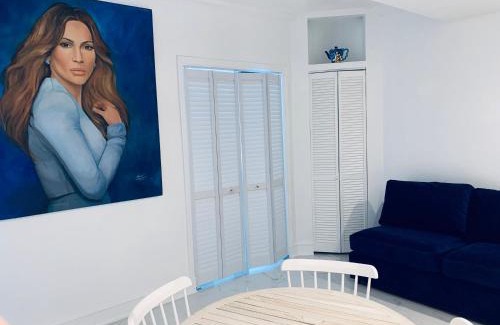 Flamingo/Lummus Apartment | Beach house -magic SoBe 209