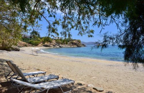 Karystos House | Beach house set in a beautiful bay