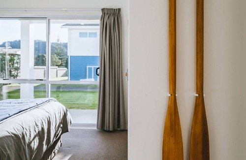 Whangamata Apartment | BEACH HOUSE Whangamatā (APARTMENT) - 100m from Harbour