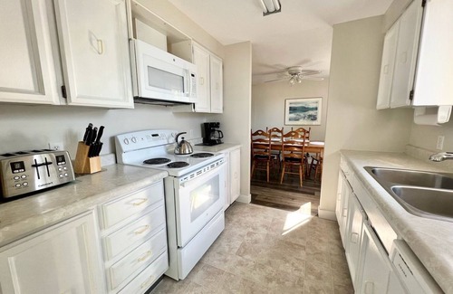 Scotch Creek House | Beach House with Private Dock and Sandy Beach