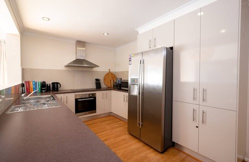 Blairgowrie House | Beach house with pool, tennis court, and spa bath. Walking distance to beach.