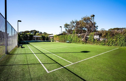 Blairgowrie House | Beach house with pool, tennis court, and spa bath. Walking distance to beach.