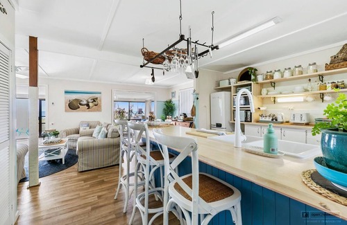 Brisbane Waterfront House | Beach Hut!