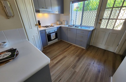 Rockingham House | Beach Life 2 Min walk to the Beach