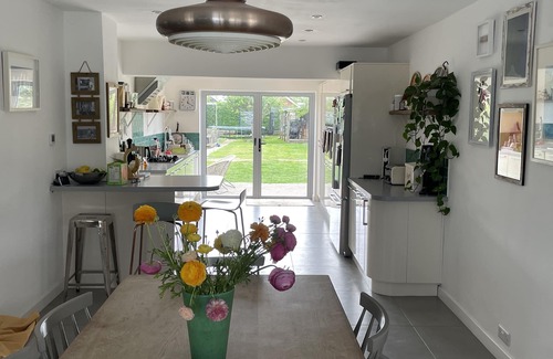 East Wittering House | BEACH LIFE! Big, spacious house with ice bath, 2 mins to beach.