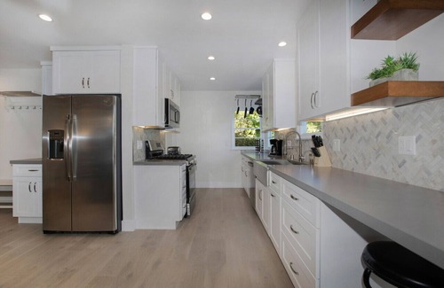 Venice House | Beach Oasis - Heated Pool - Music Studio - Golf