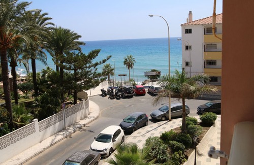 Nerja Apartment | Beach only 75 meters - centre - Wifi - sea view - international tv - 4 persons