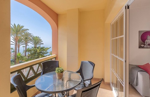 Nerja Apartment | Beach only 75 meters - centre - Wifi - sea view - international tv - 4 persons