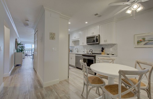Bradenton Beach Condo | Beach Palms 2B-Beach 1 Minute Walk-Heated Pool-Free Wi-Fi-Dock-Surrounded By Wat