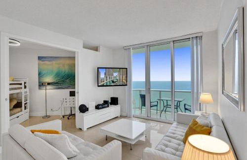 Hollywood South Central Beach House | Beach Penthouse & Ocean Paradise