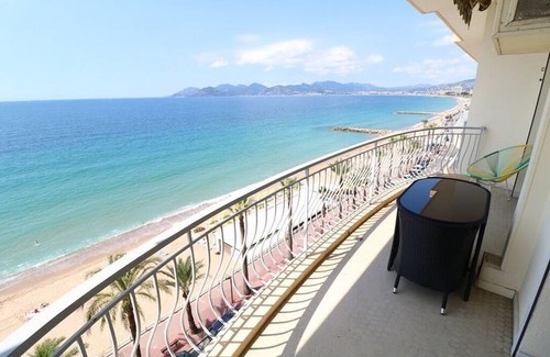 Cannes City Centre Apartment | Beach Penthouse with unique rooftop terrace 301