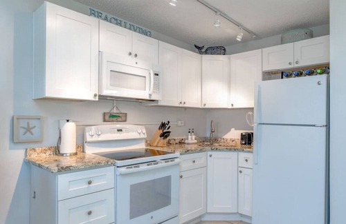 Marathon Condo | Beach, Pool, Marina & Tiki Bar - Summer Getaway!