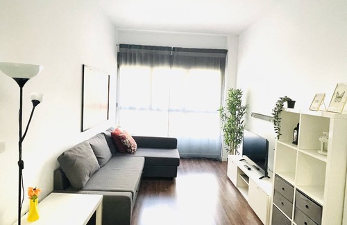 Aiora Apartment | BEACH PORT FLAT WITH GARAGE, POOL & GYM IN VALENCIA!