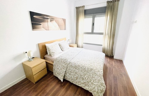 Aiora Apartment | BEACH PORT FLAT WITH GARAGE, POOL & GYM IN VALENCIA!
