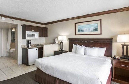 Northeast Virginia Beach Resort | Beach Quarters Resort Oceanfront condo with 2 oceanfront balconies!