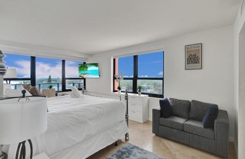 Mid Beach Apartment | Beach Resort condo 921