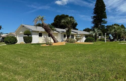 Largo House | Beach Resort Retreat Accessible Home with Jacuzzi