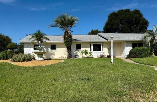 Largo House | Beach Resort Retreat Accessible Home with Jacuzzi