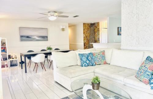 Largo House | Beach Resort Retreat Accessible Home with Jacuzzi